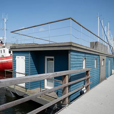 Hausboot Coworkingship Burgtiefe auf Fehmarn
