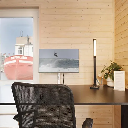 Hausboot Coworkingship Burgtiefe auf Fehmarn