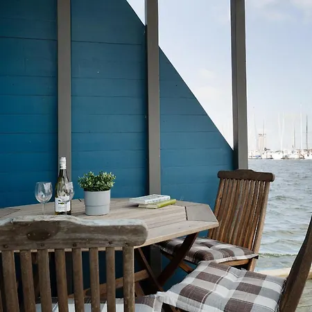 Hausboot Coworkingship Burgtiefe auf Fehmarn