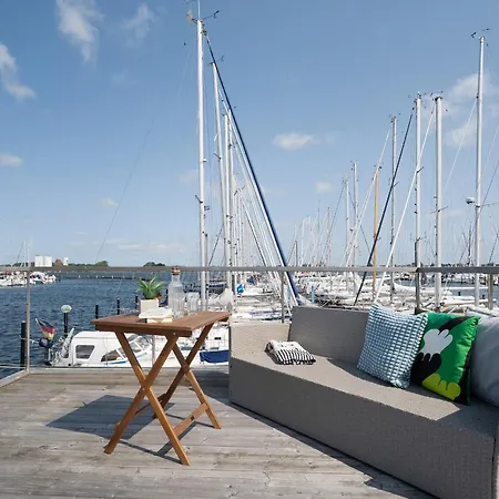 Bateau-hôtel Hausboot Coworkingship *